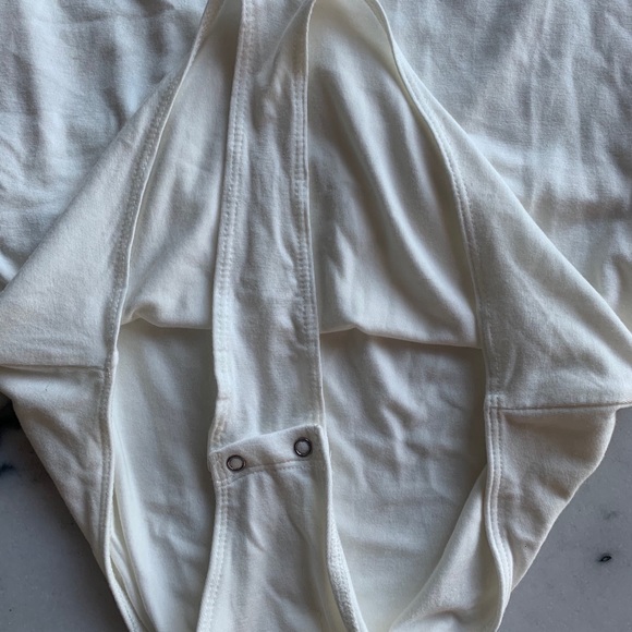 Brand new white body suit from garage! - Picture 4 of 4